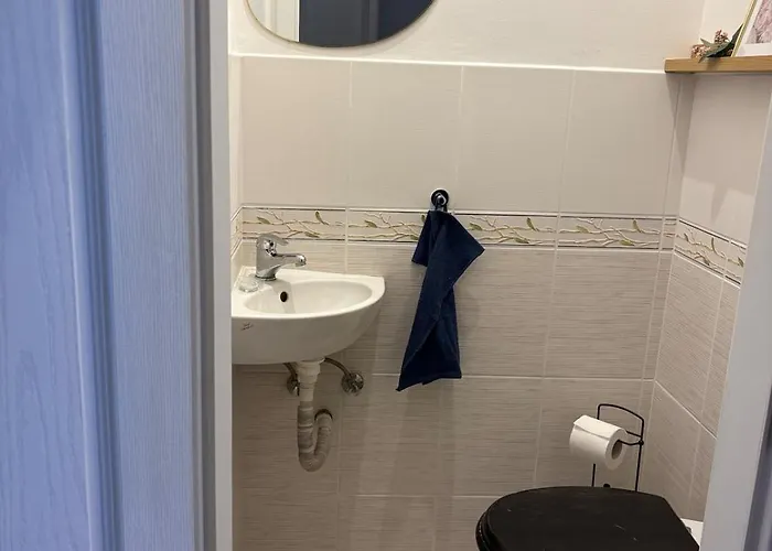 Apartman Cosy In Vibrant Area 2 Metro Stops From Prague's Hisorical Centre *