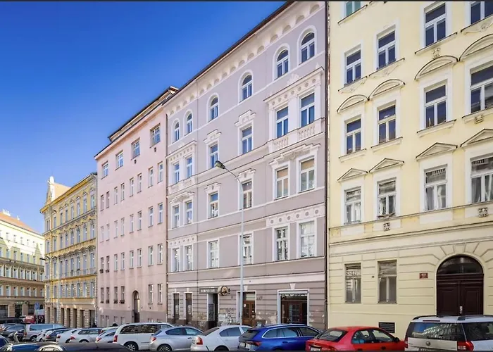 Cosy In Vibrant Area 2 Metro Stops From Prague's Hisorical Centre *