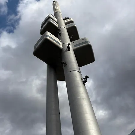 Cosy In Vibrant Area 2 Metro Stops From Prague's Hisorical Centre *