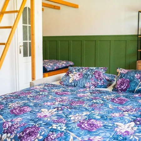 Cosy In Vibrant Area 2 Metro Stops From Prague's Hisorical Centre * Praha