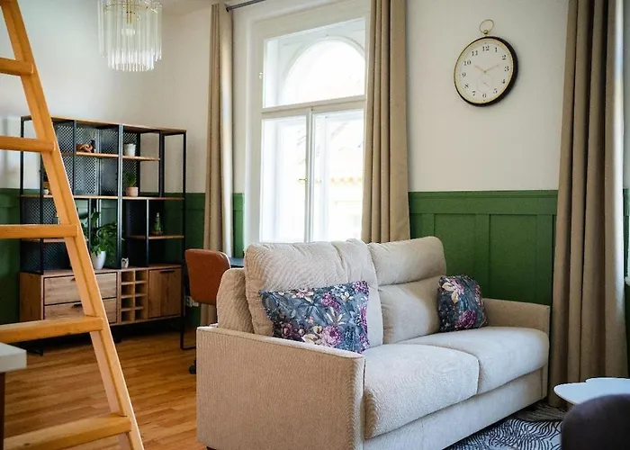 Cosy In Vibrant Area 2 Metro Stops From Prague's Hisorical Centre Praha