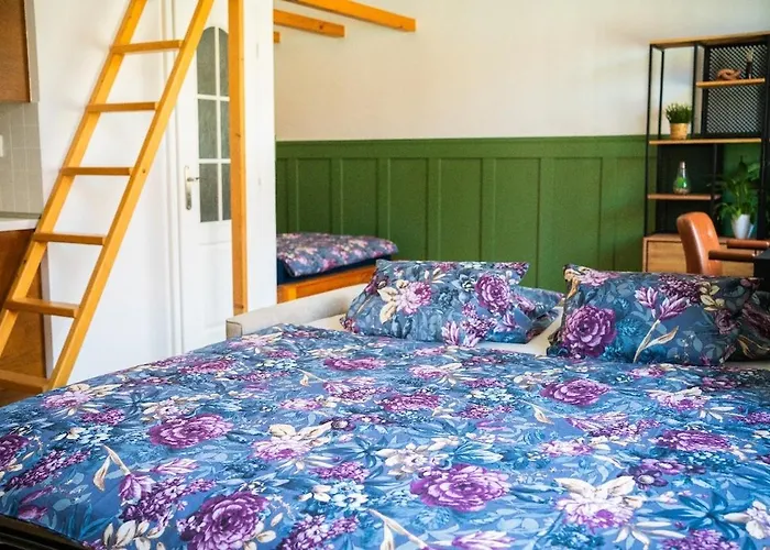 Cosy In Vibrant Area 2 Metro Stops From Prague's Hisorical Centre * Praha