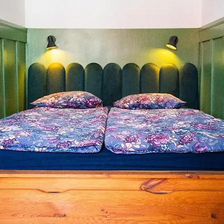 Cosy In Vibrant Area 2 Metro Stops From Prague's Hisorical Centre * Praga
